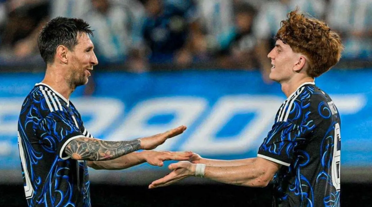 Messi jugó por primera vez con Barco. (Foto: Instagram / @colo.braco)