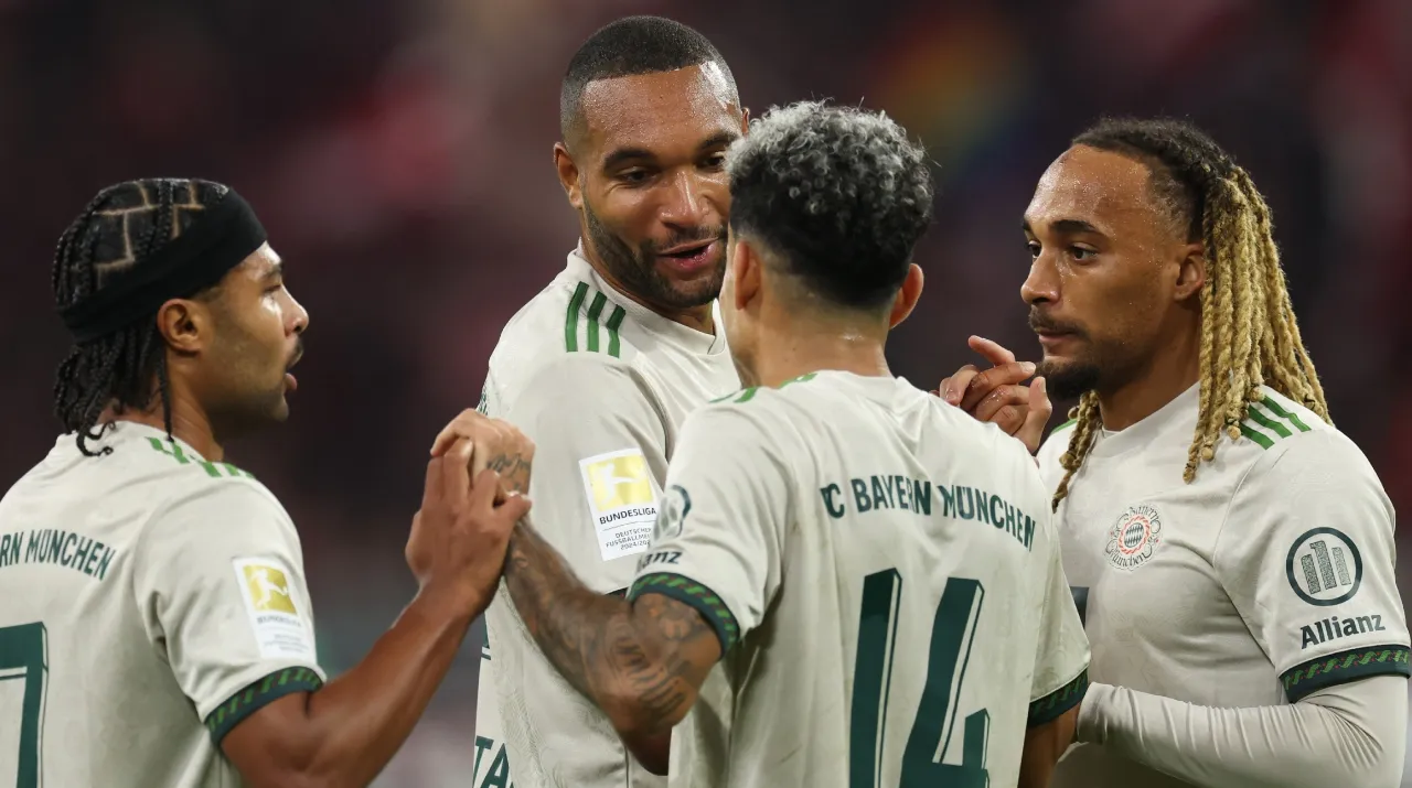 Díaz con el jugador del Bayern que lo está ayudando con el alemán. (Foto: Getty Images)