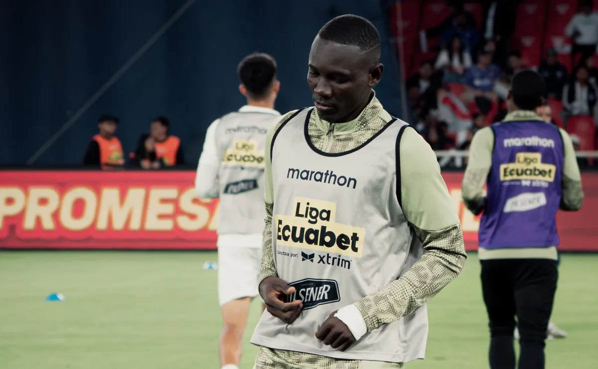 Liga de Quito perdió y los hinchas no aguantan más a este jugador: “No puede jugar un minuto más”