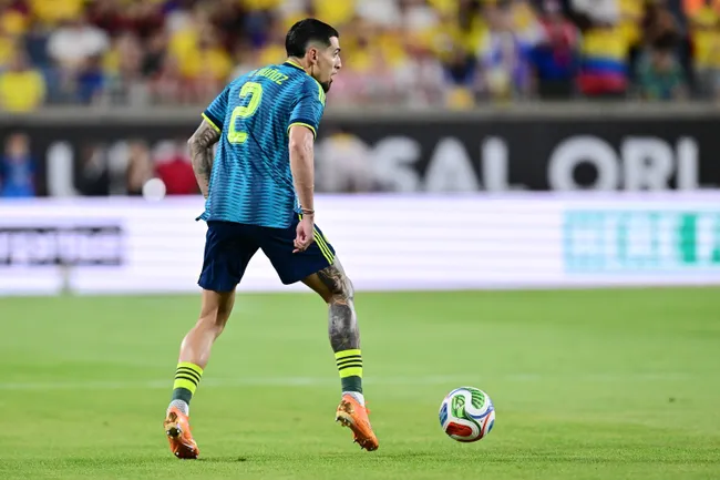 Daniel Muñoz es titular en la Selección Colombia.