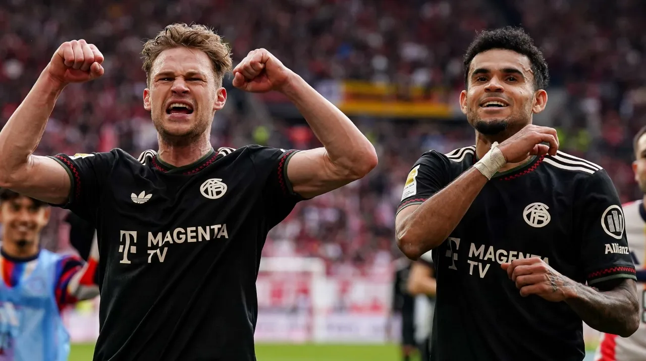Joshua Kimmich y Luis Díaz en Friburgo vs. Bayern. (Foto: Getty Images)