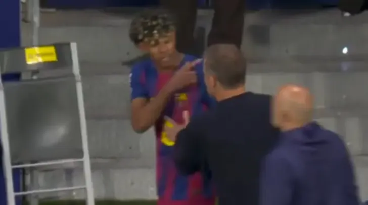 El cruce de Lamine Yamal con Hansi Flick.