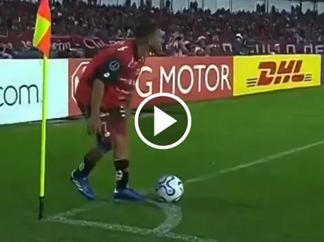 VIDEO | Golazo olímpico de Mancinelli para que Deportivo Cuenca se adelante a Santos