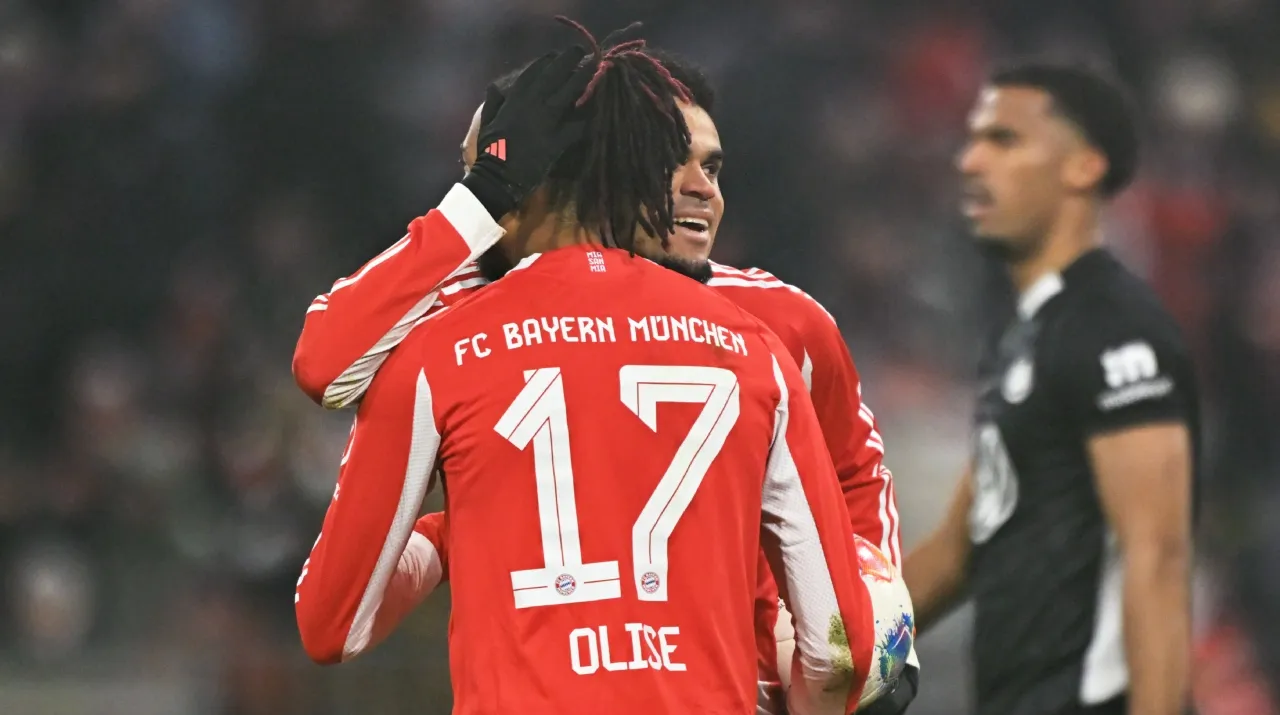 Michael Olise y Luis Díaz juegan su primera temporada juntos. (Foto: Getty Images)