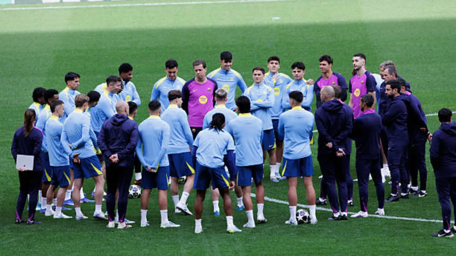 El césped del Metropolitano, motivo de enojo en Barcelona: GETTY