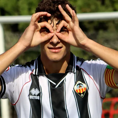 Antes de visitar a Bayern, Real Madrid compra a un delantero de 17 años