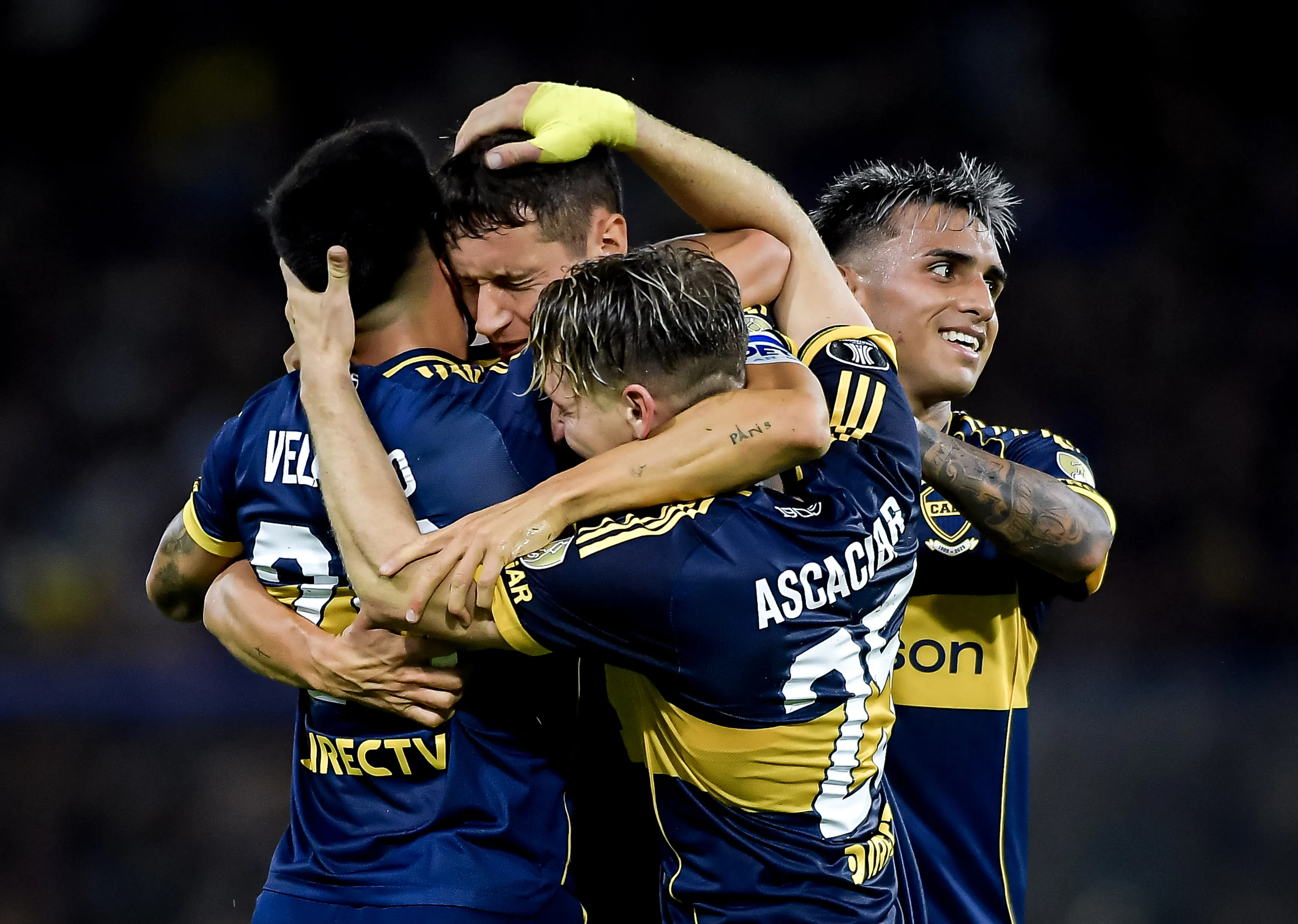 Boca Juniors goleó 3-0 a Barcelona.