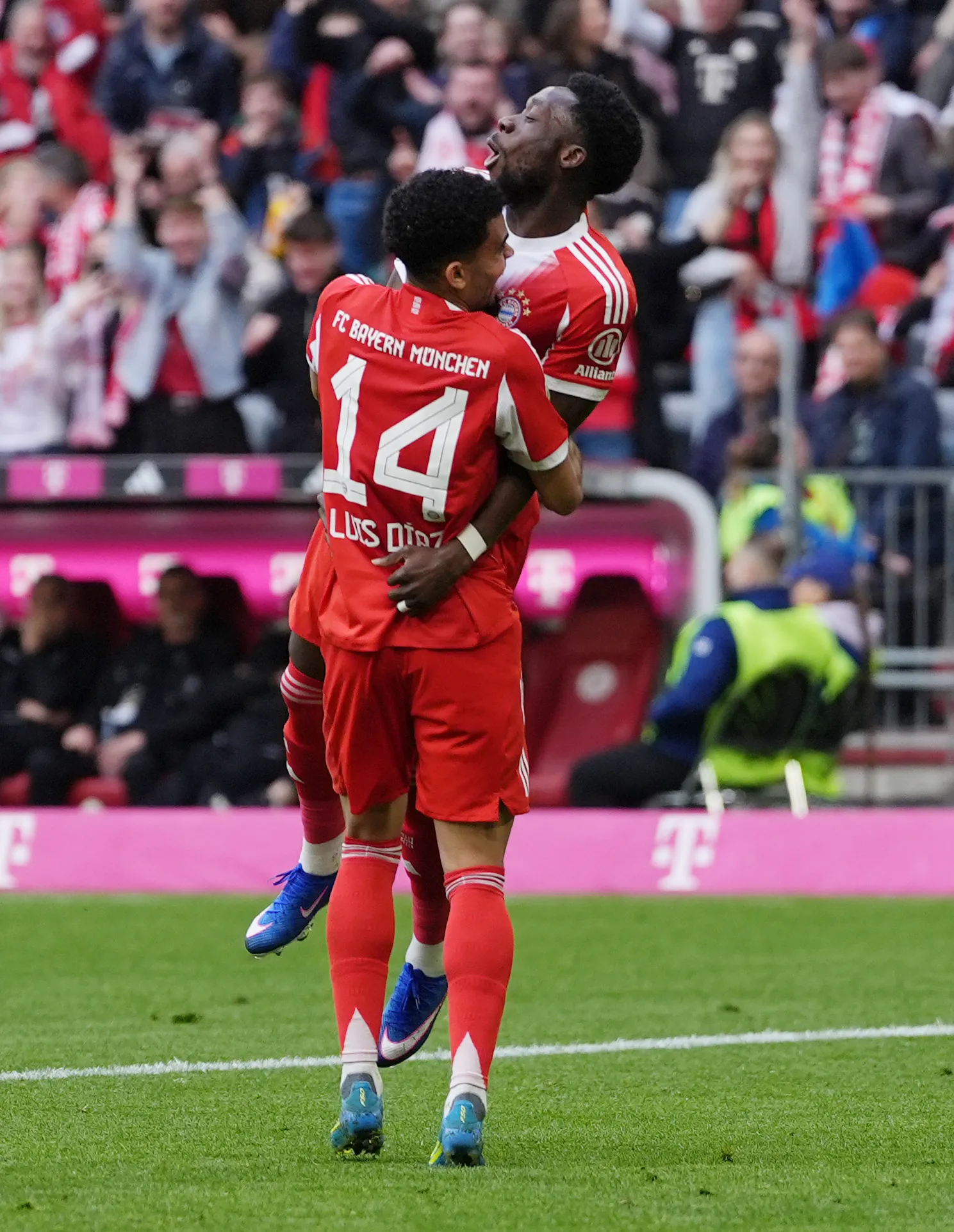 Luis Díaz asistió por duplicado en el partido del título del Bayern Múnich. Foto: Getty