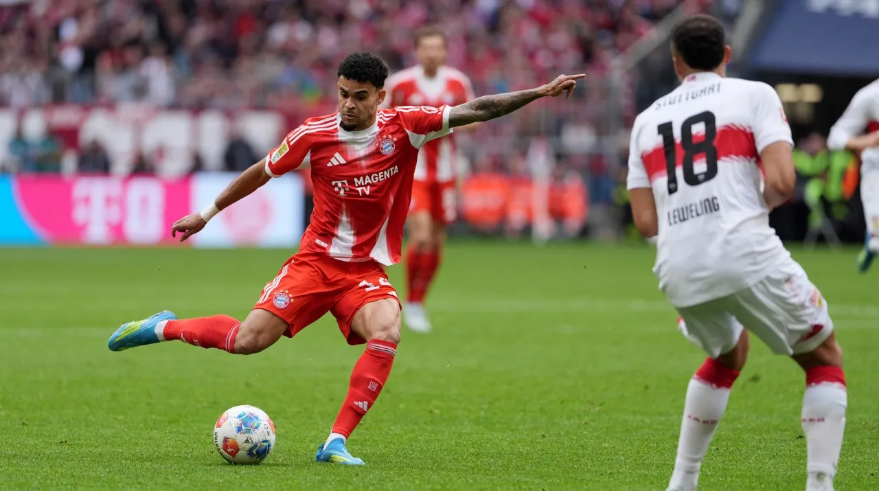 Luis Díaz en la victoria de Bayen vs. Sttugart. (Foto: Getty Images)
