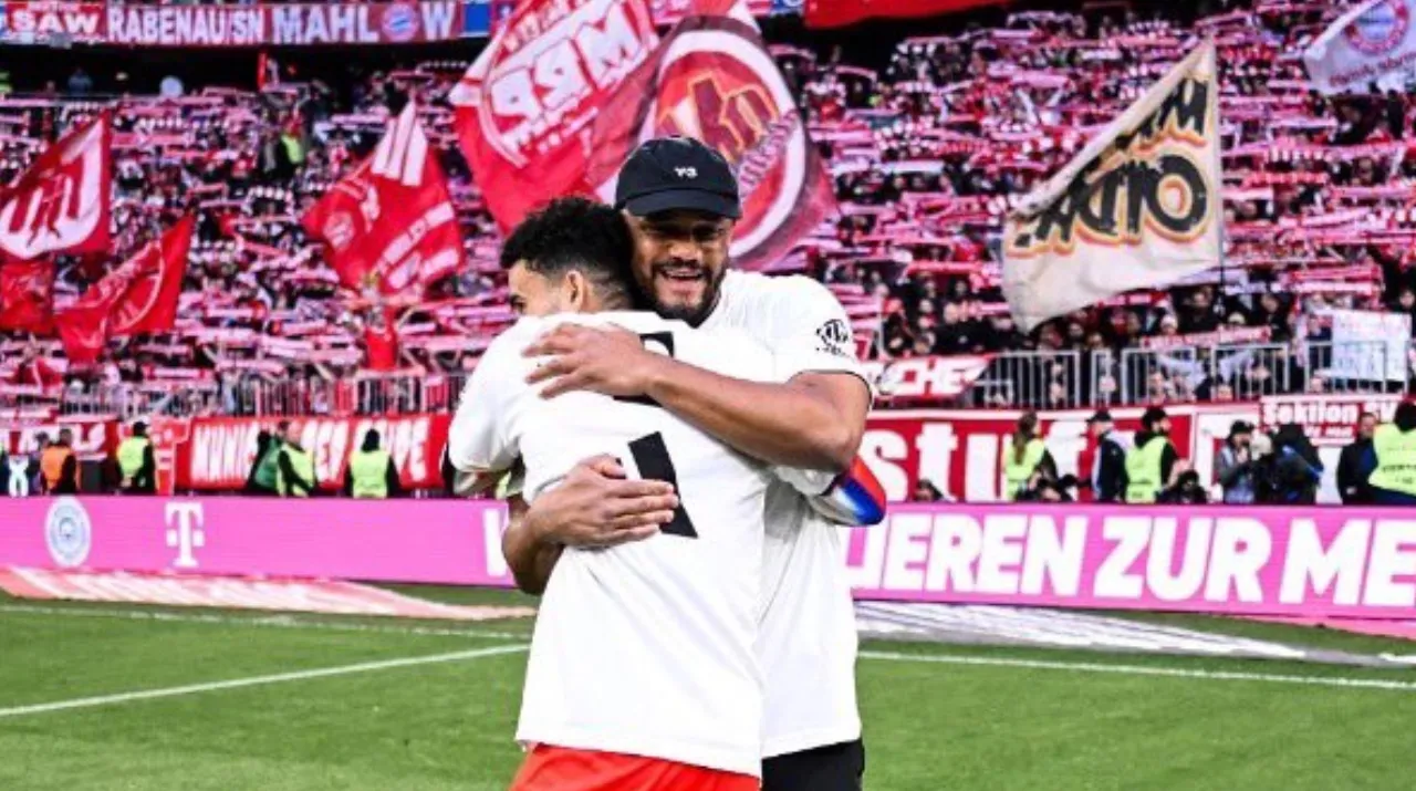 Vincent Kompany y Luis Díaz en el título de Bayern en la Bundesliga 2025-26. (Foto: X / @Official_Benji_)