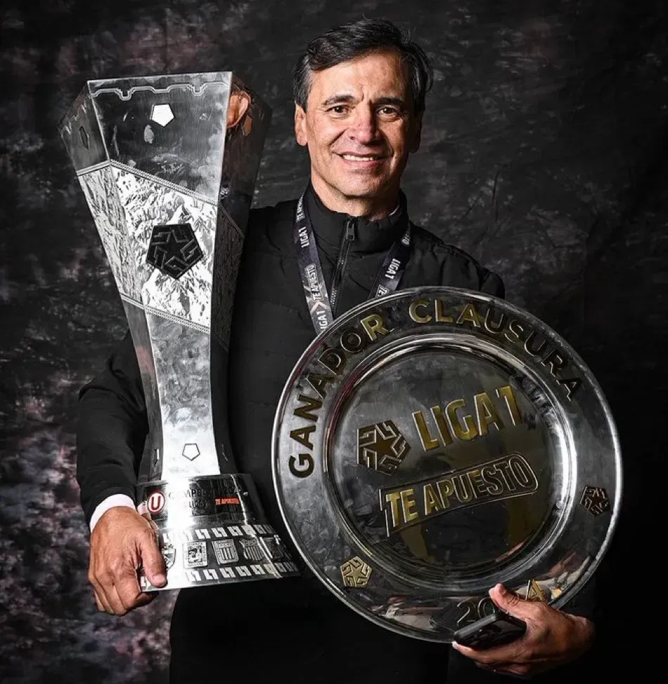 Fabián Bustos – Universitario de Perú campeón.