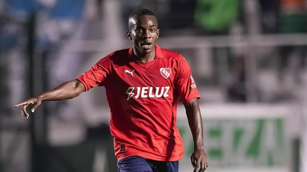 Jhonny Quiñónez dejó Independiente para volver a Barcelona. Foto: Getty.