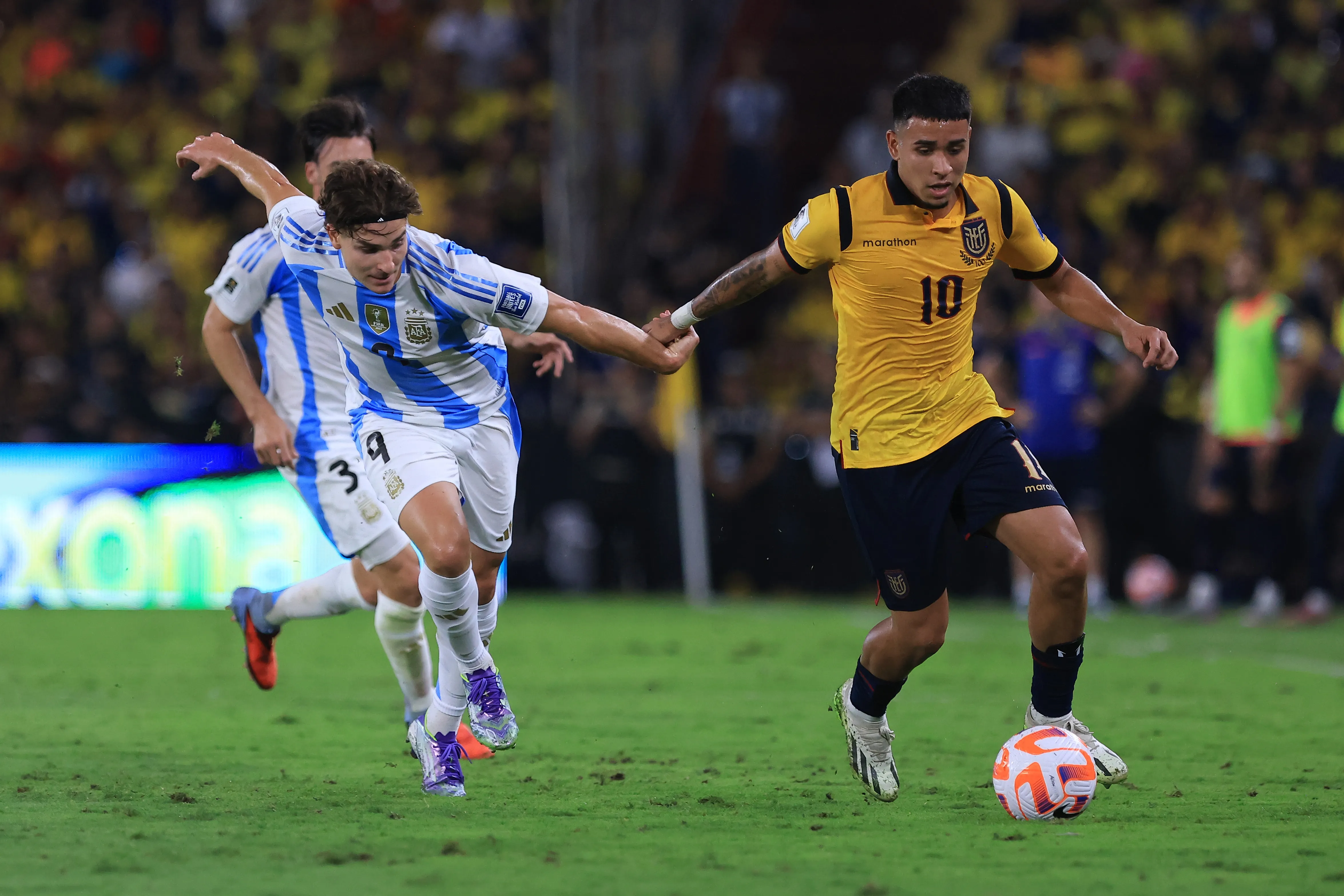Ecuador venció a Argentina en el último partido de Eliminatorias. (Foto: GettyImages)