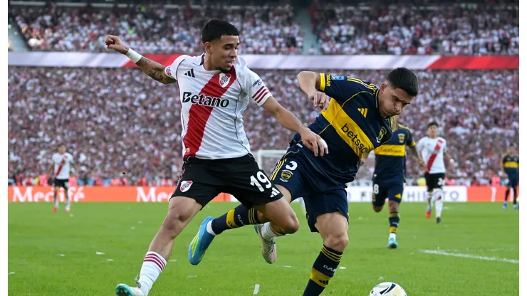 A Kendry Páez lo criticaron por el Superclásico y River Plate le da dura noticia