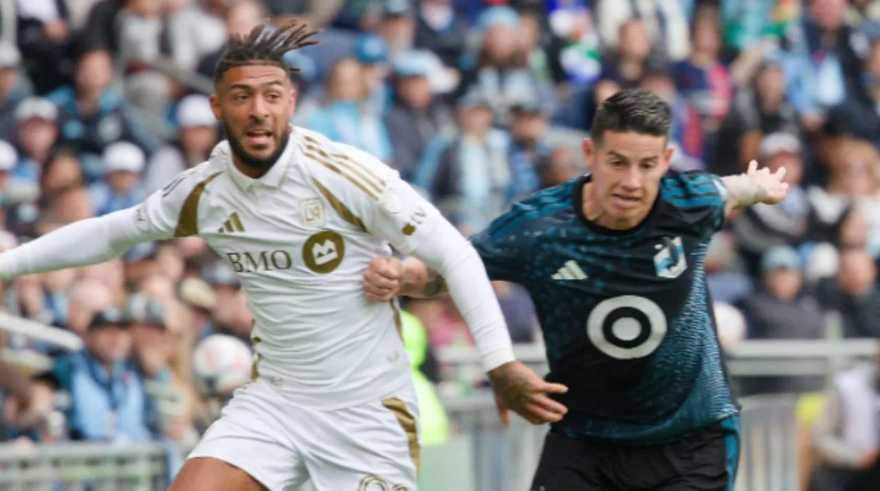 Denis Bouanga y James Rodríguez. (Foto: Getty Images)