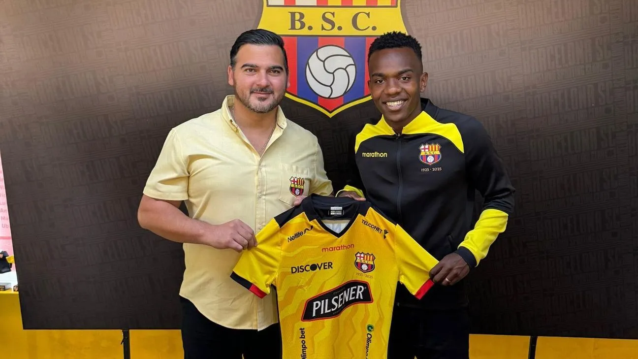 Jhonny Quiñ+onez fue presentado en Barcelona en enero 2025.