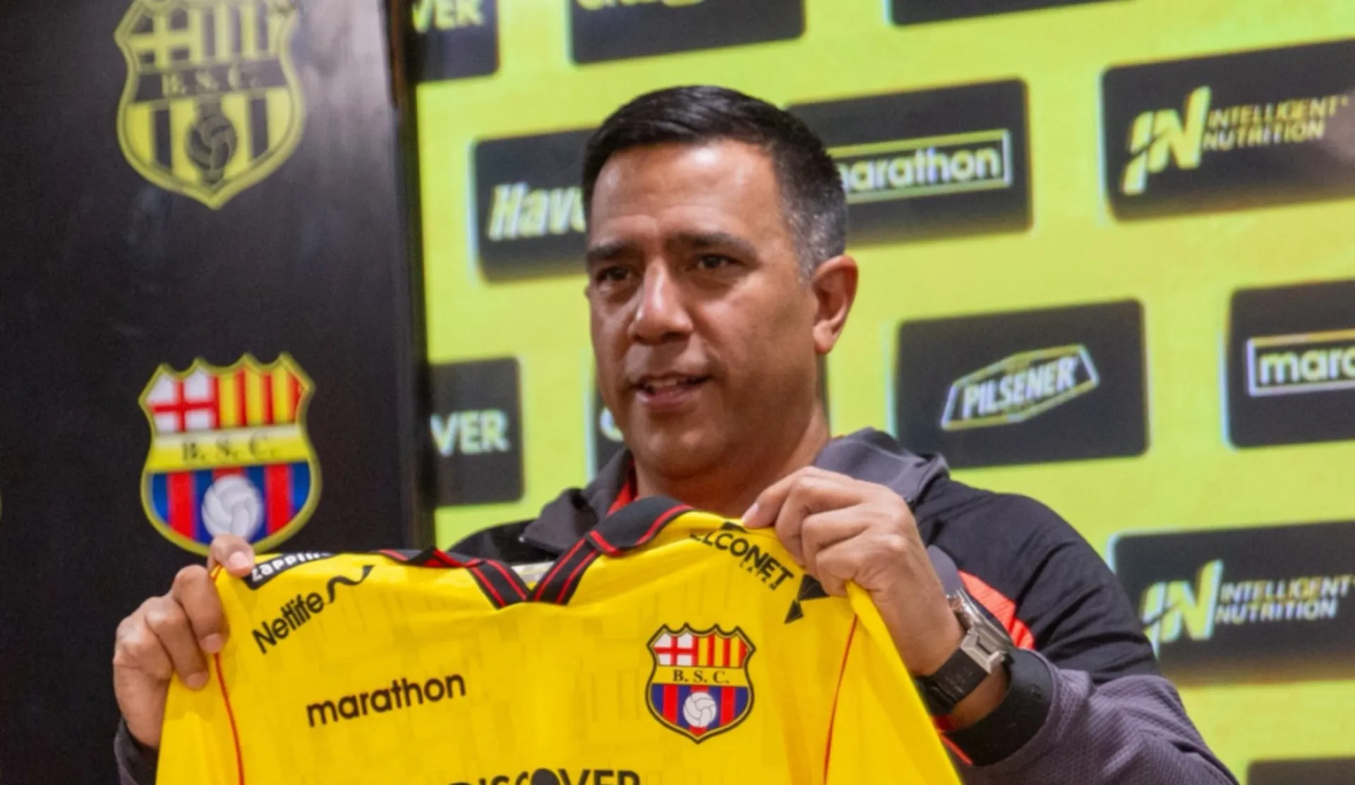 César Farías fue contratado por Barcelona a inicios de año.