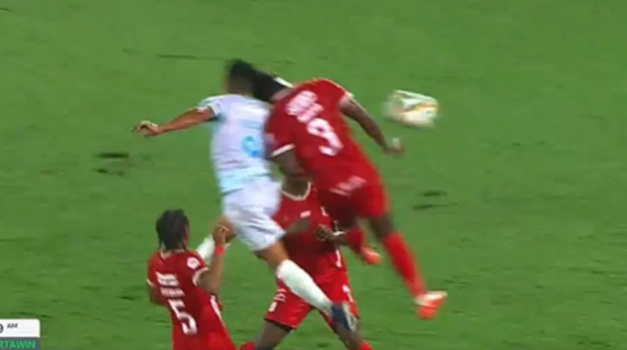 El golpe que lesionó a Radamel Falcao. (Foto: X / @WinSportsTV)