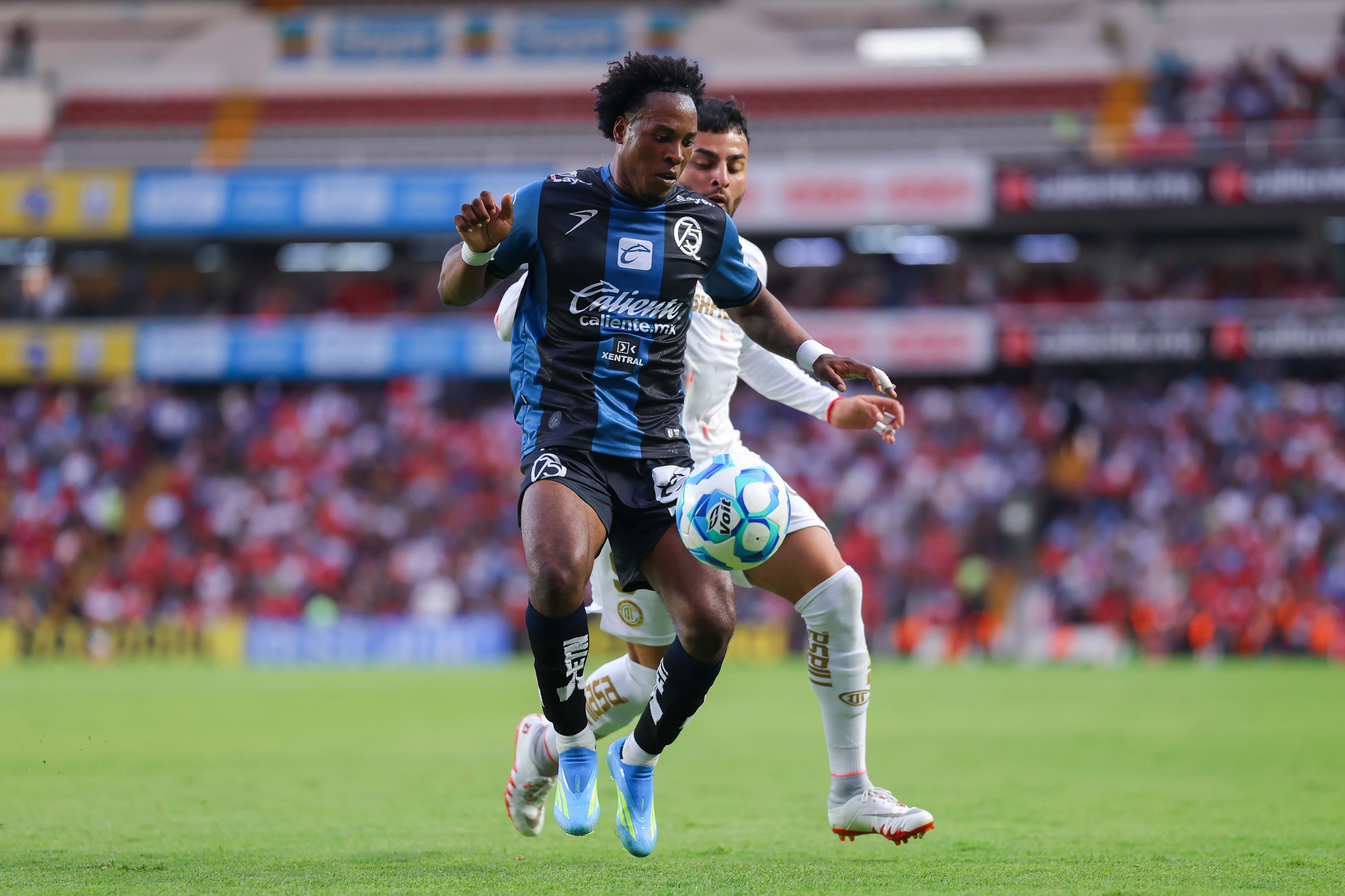 Jhojan Julio dejó Querétaro y podría volver a Ecuador. (Foto: GettyImages)