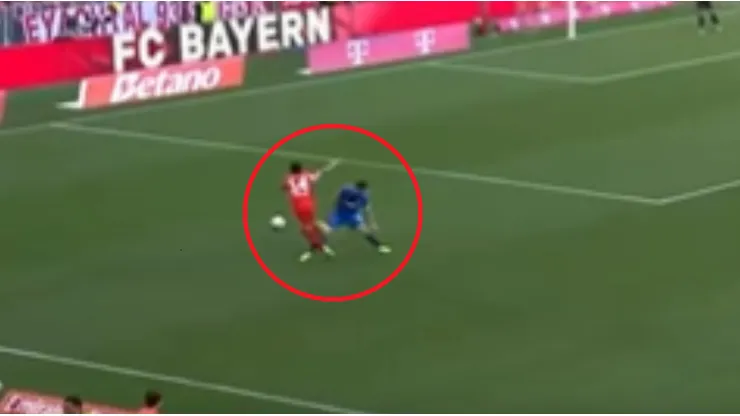 La falta de Bush que casi lesiona a Luis Díaz en la Bundesliga.