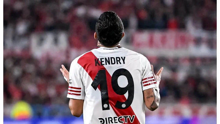 VIDEO | Kendry Páez erró un insólito gol y los hinchas de River Plate explotaron