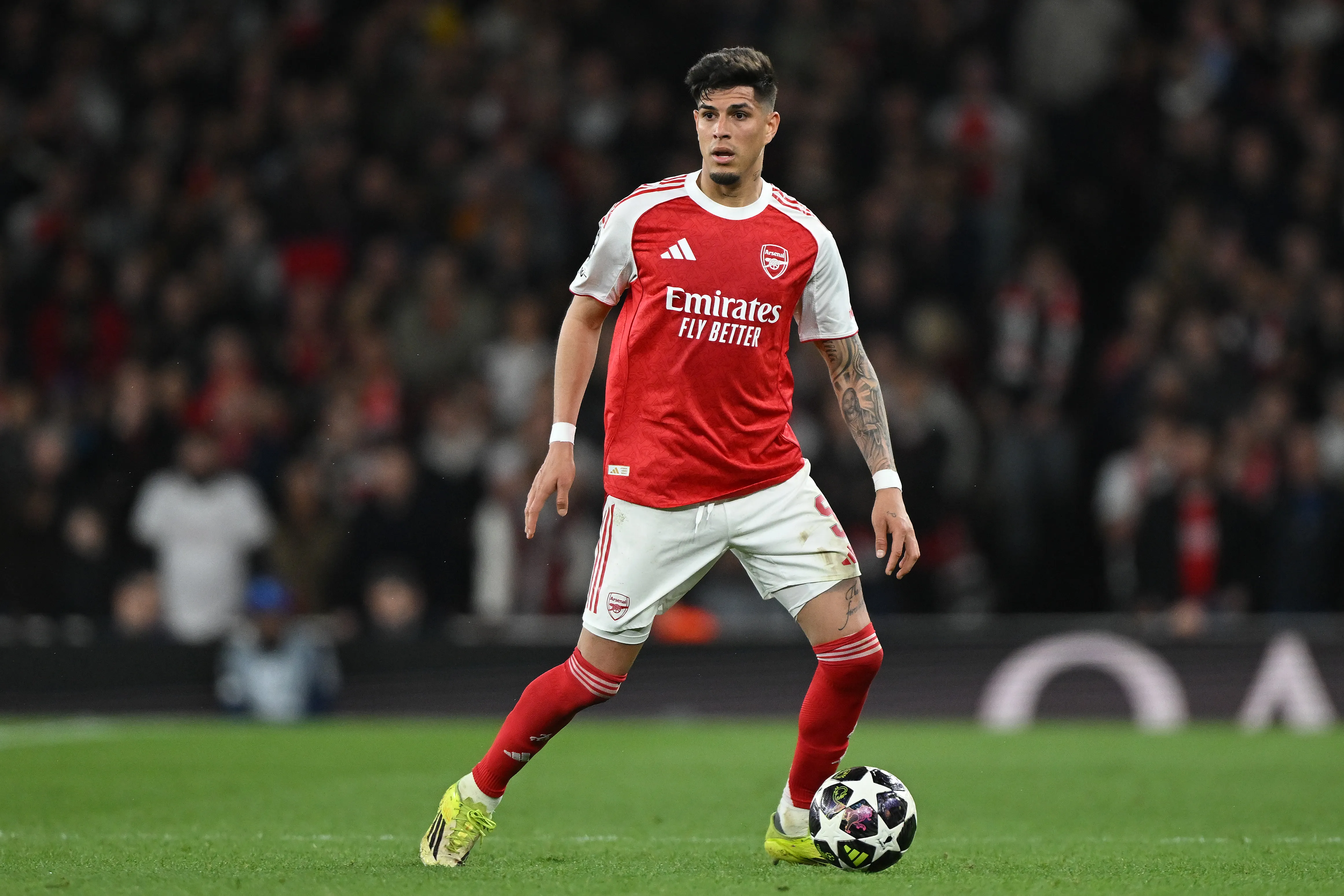 Piero Hincapié es titular en Arsenal. (Foto: GettyImages)