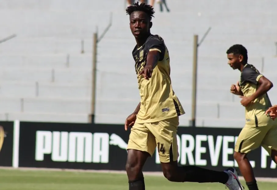 Javier Mena – Águilas Doradas.