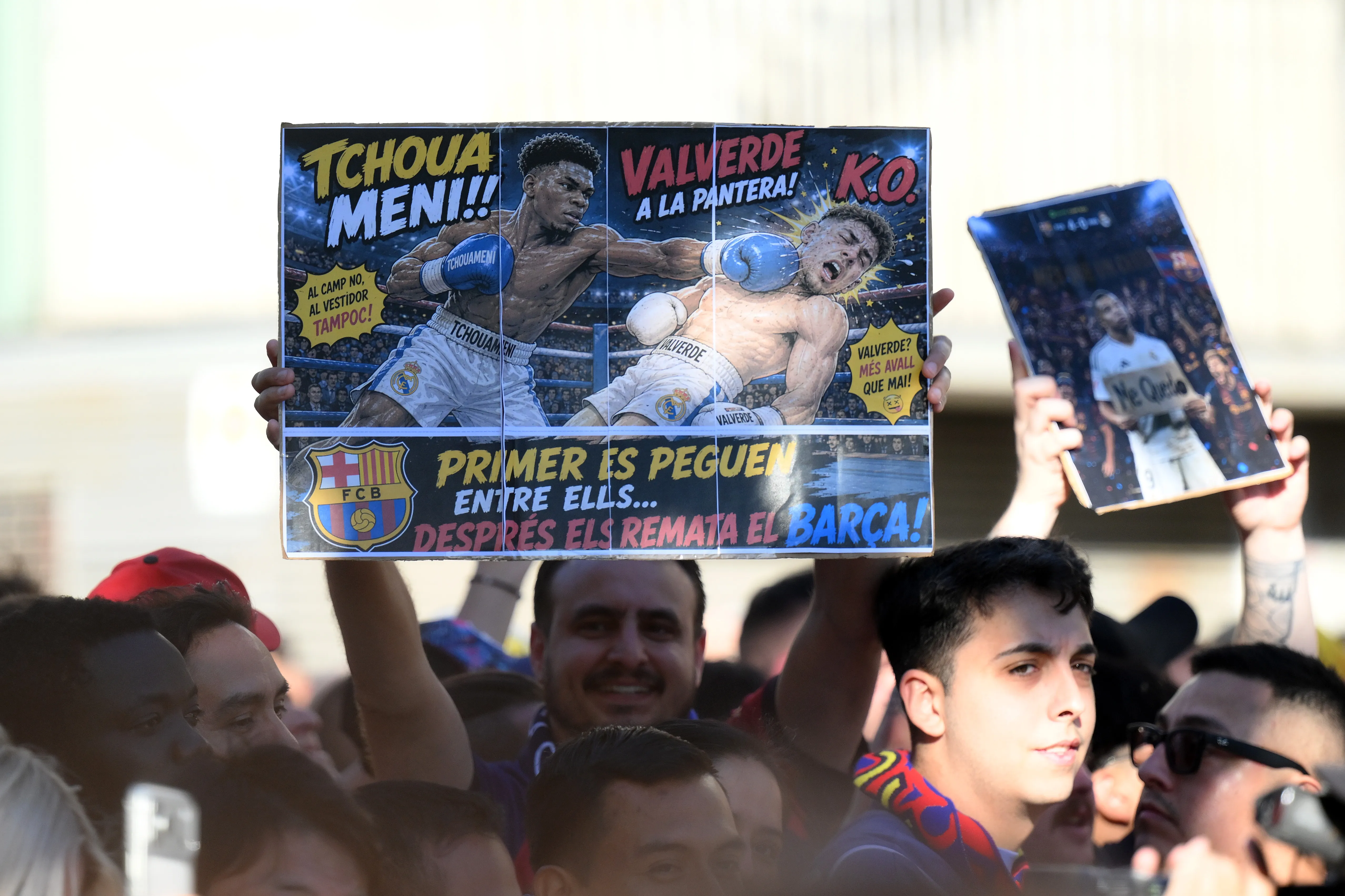 Las cargadas de los hinchas del Barcelona a Federico Valverde en la previa del Clásico. Getty Images.