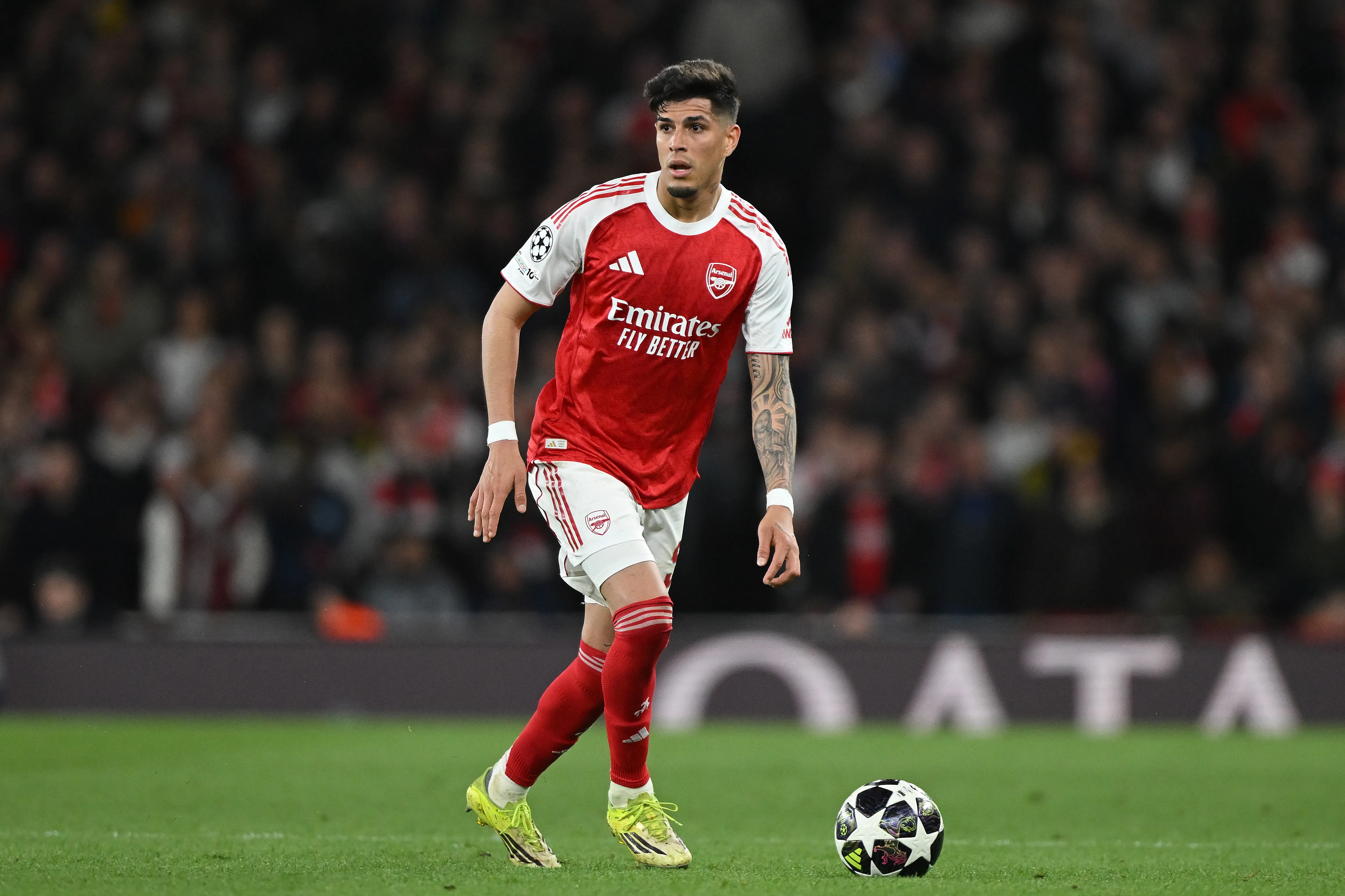 Piero Hincapié podría ser vendido en Arsenal. (Foto: GettyImages)