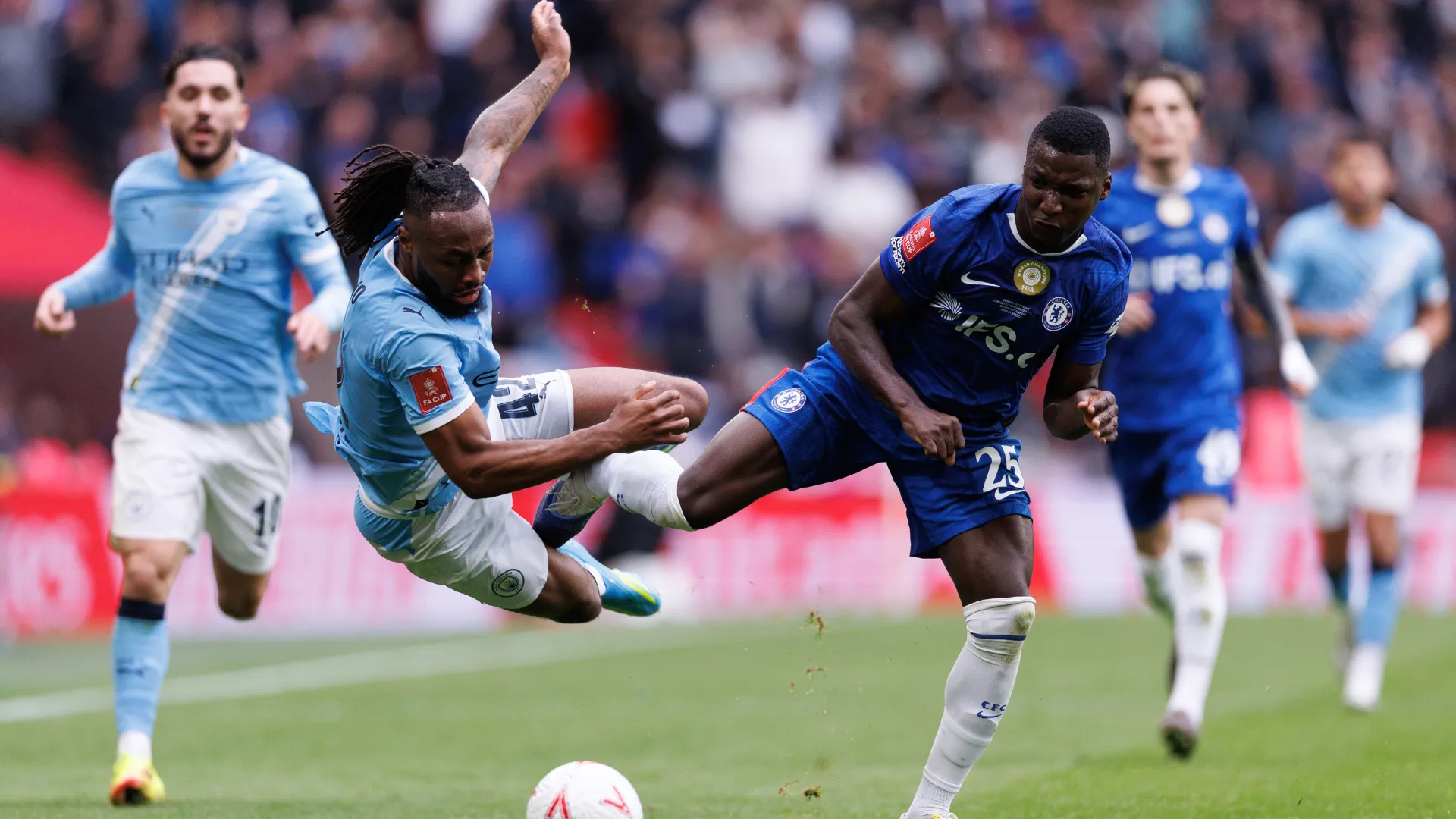 Moisés Caicedo se quedaría en Chelsea. (Foto: GettyImages)
