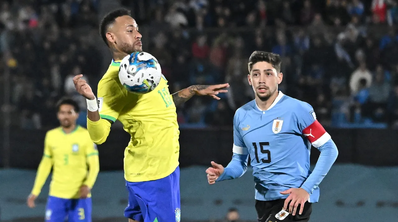 Neymar y Federico Valverde en las Eliminatorias al Mundial 2026. (Foto: Getty Images)