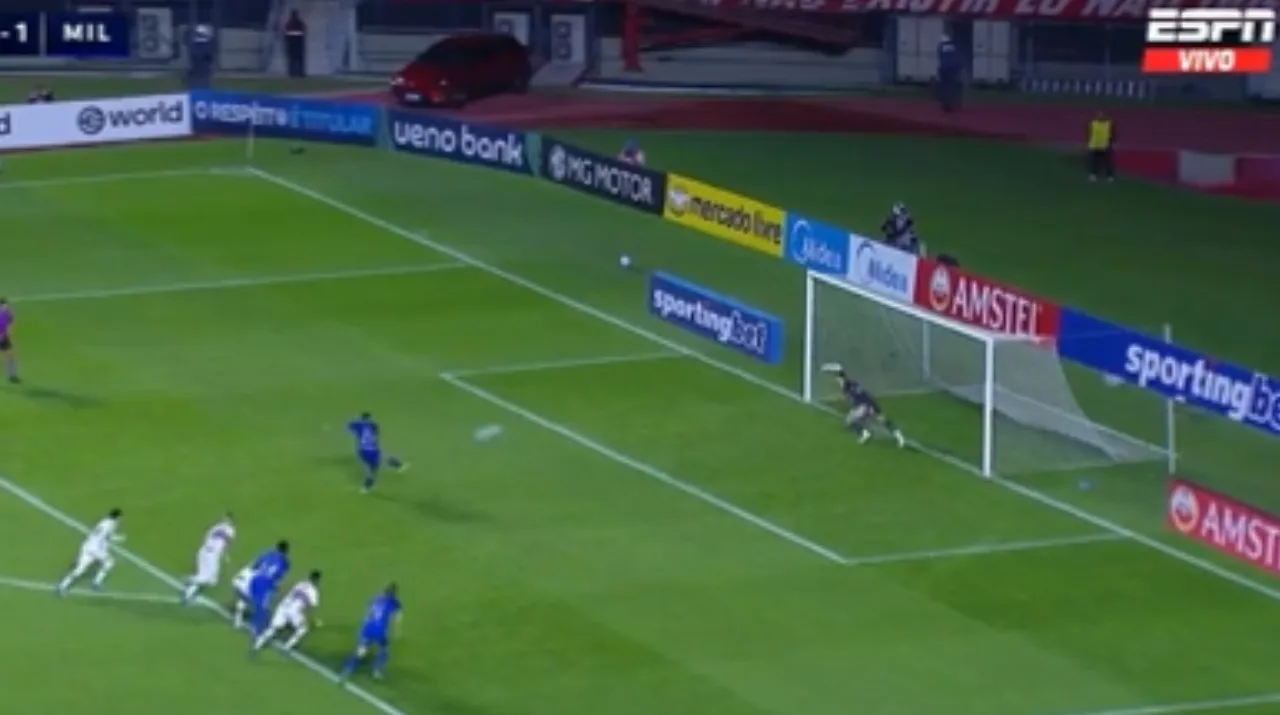 El penal que falló Contreras vs. Sao Paulo. (Foto: X / @ESPNColombia)