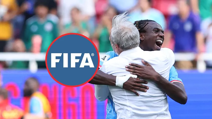 El logo de la FIFA y el entrenador de RD Congo
