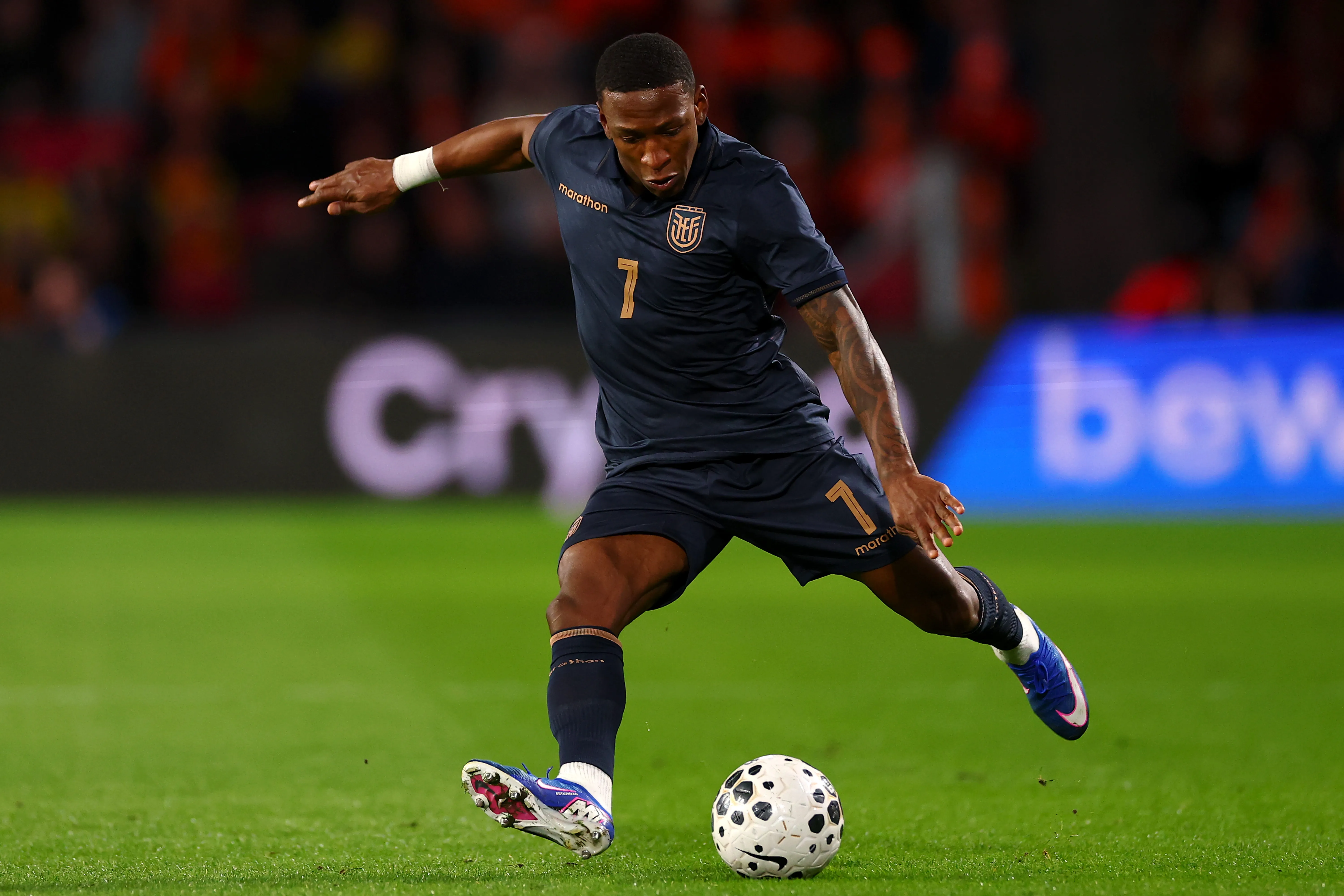 Pervis Estupiñán se marcharía de AC Milan. (Foto: GettyImages)