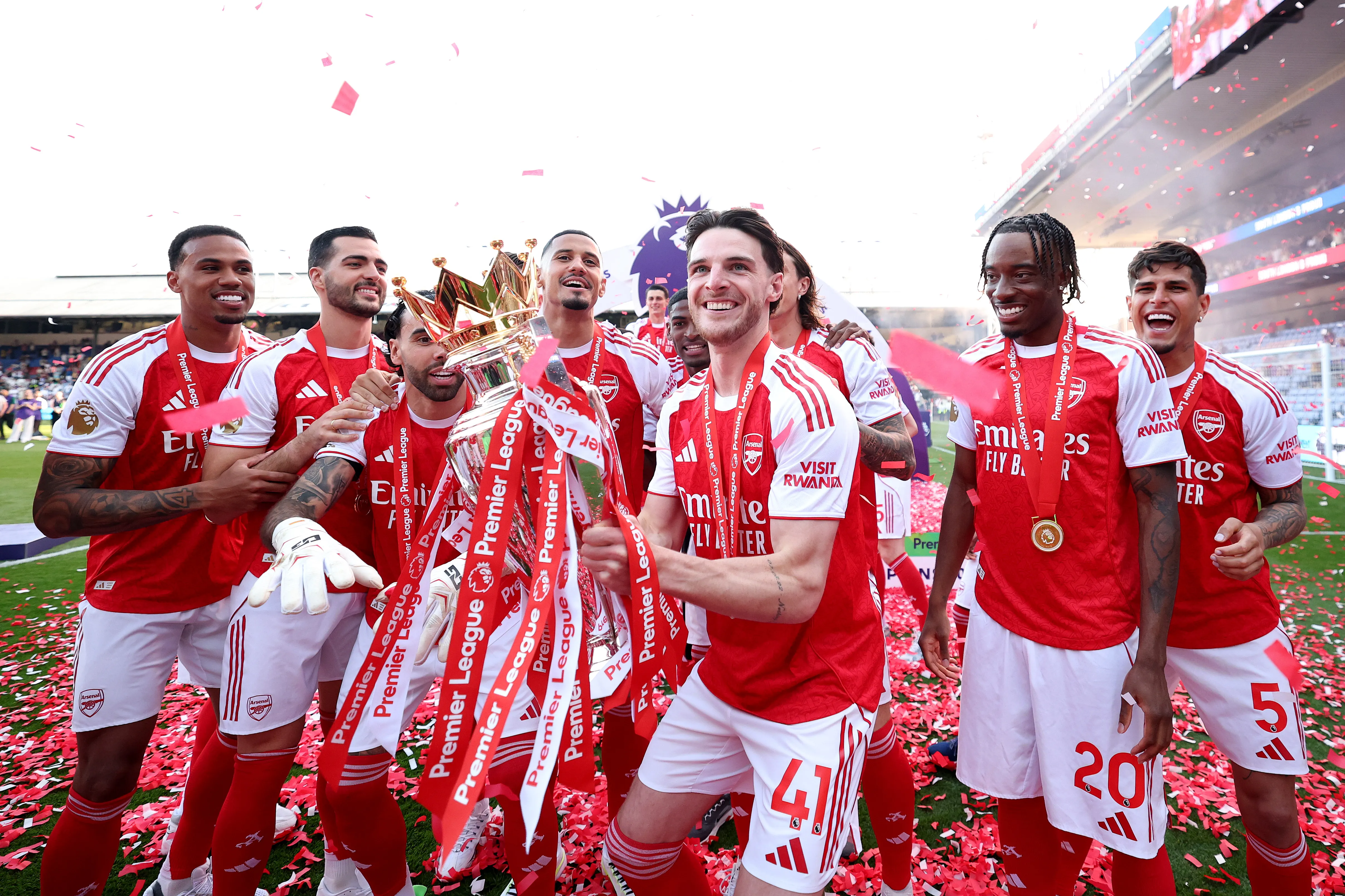 Piero Hincapié y el Arsenal ganaron la Premier League luego de 22 años.