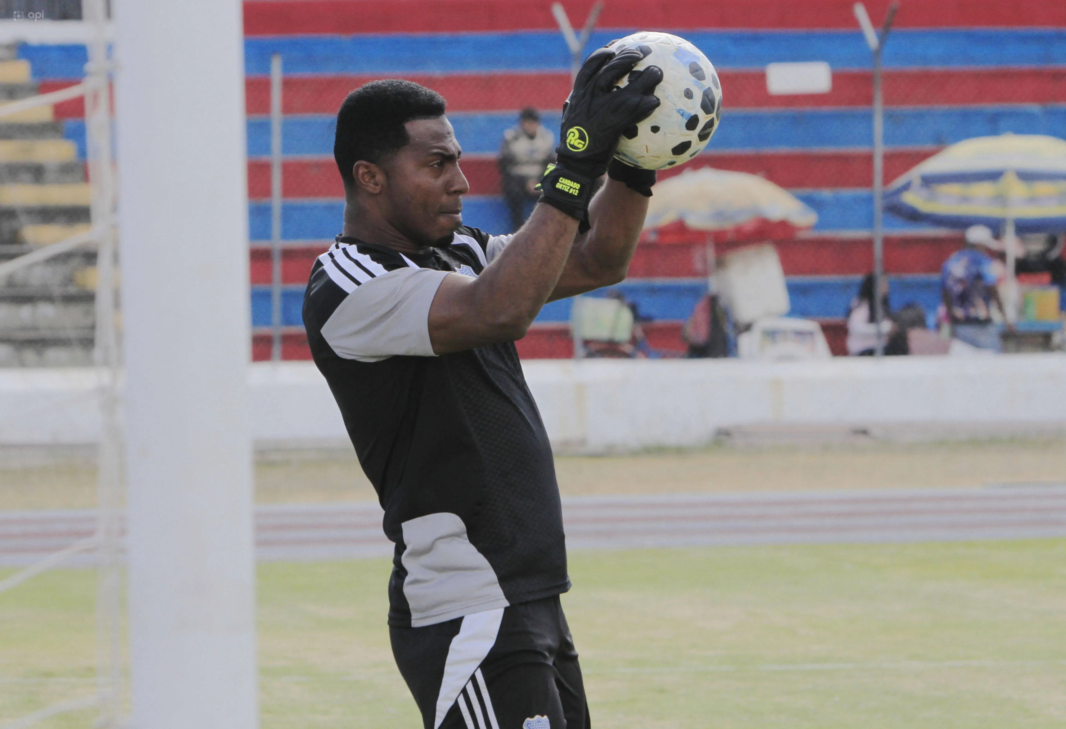 Pedro Ortiz se lesionó en la Copa Ecuador con Emelec. (Foto: Imago)