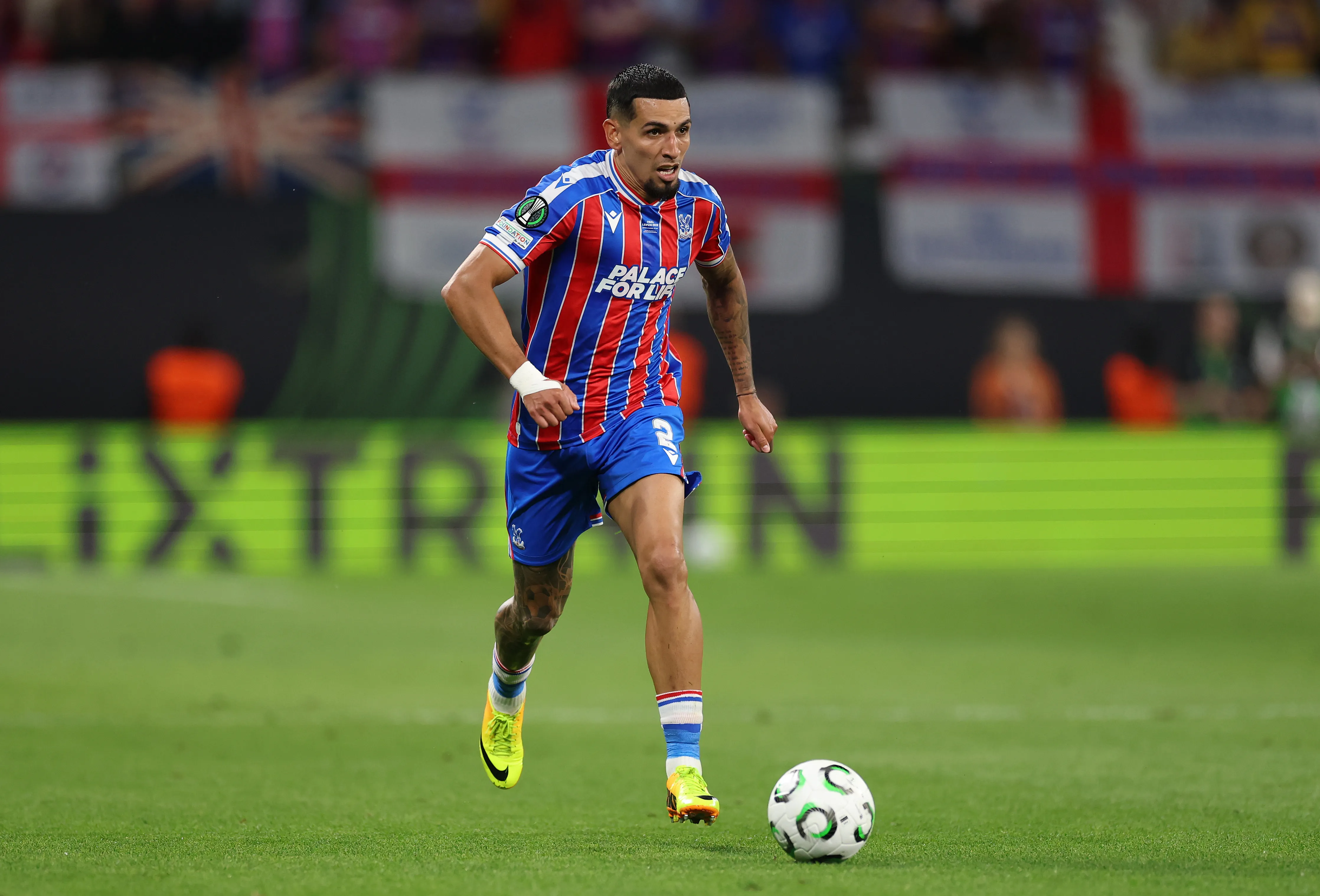 Daniel Muñoz ha sido una gran figura en el Palace en esta temporada. (Foto: GettyImages)