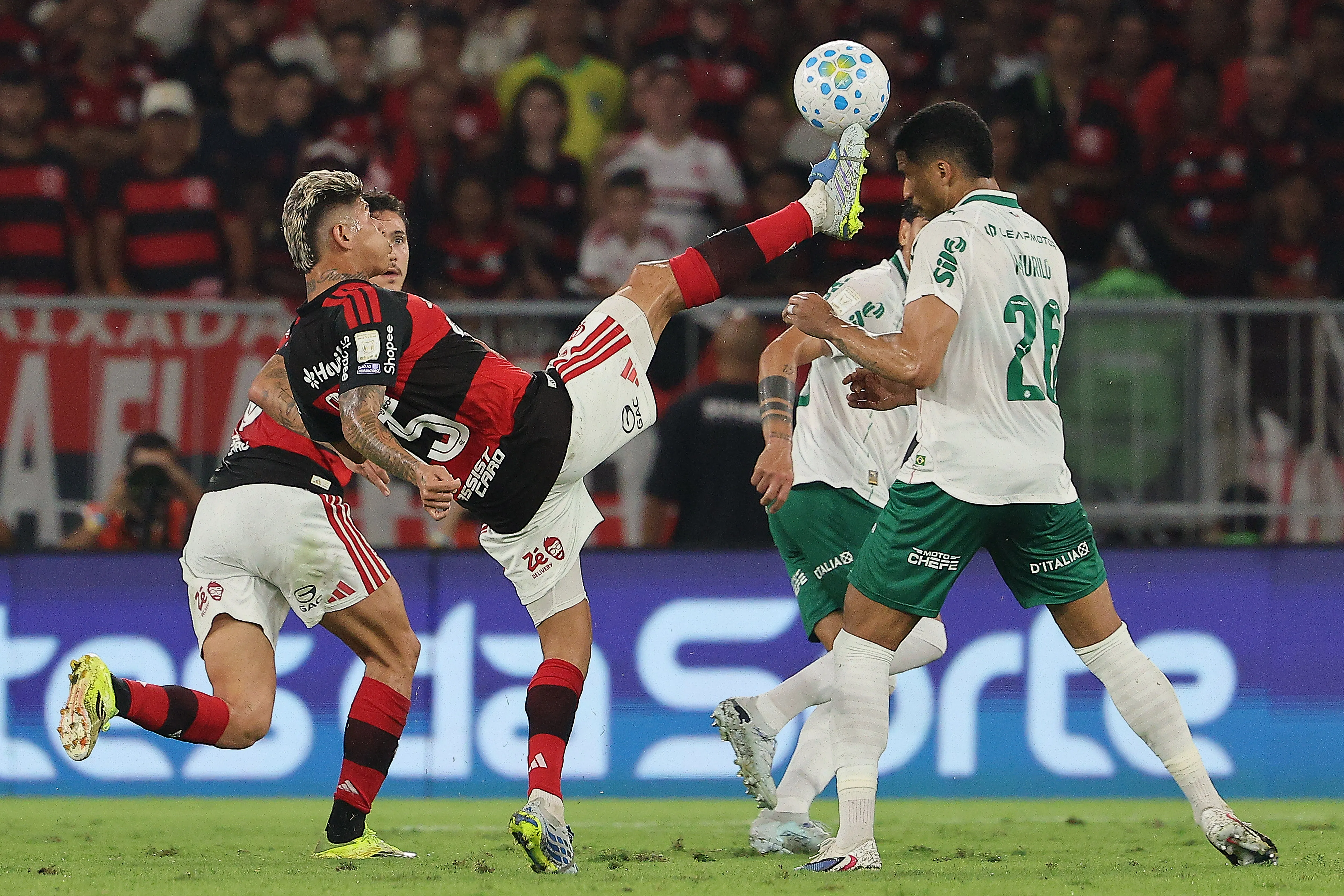 Carrascal fue expulsado ante Palmeiras. (Foto: GettyImages)