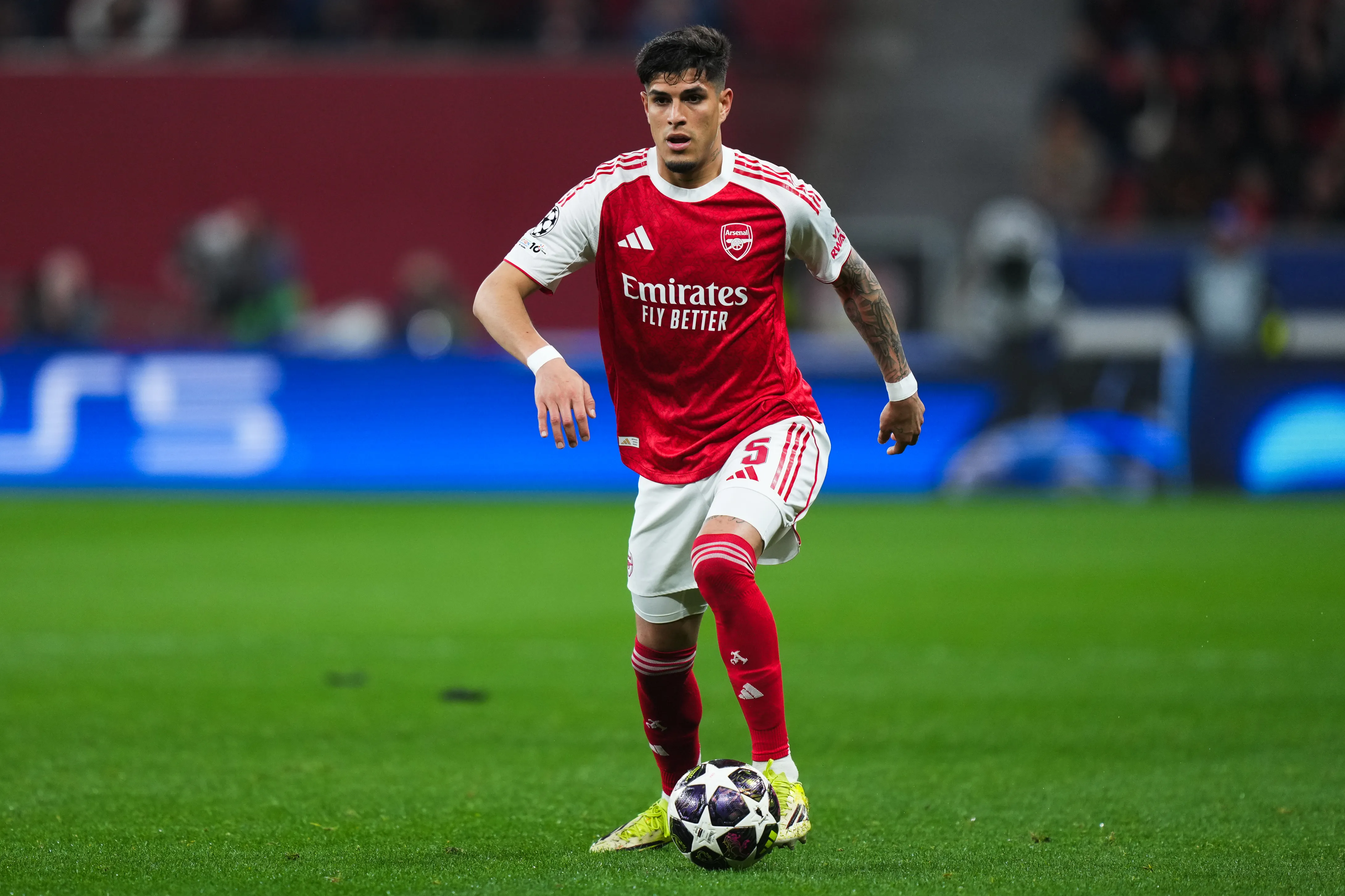 Hincapié se quedaría en Arsenal. (Foto: GettyImages)