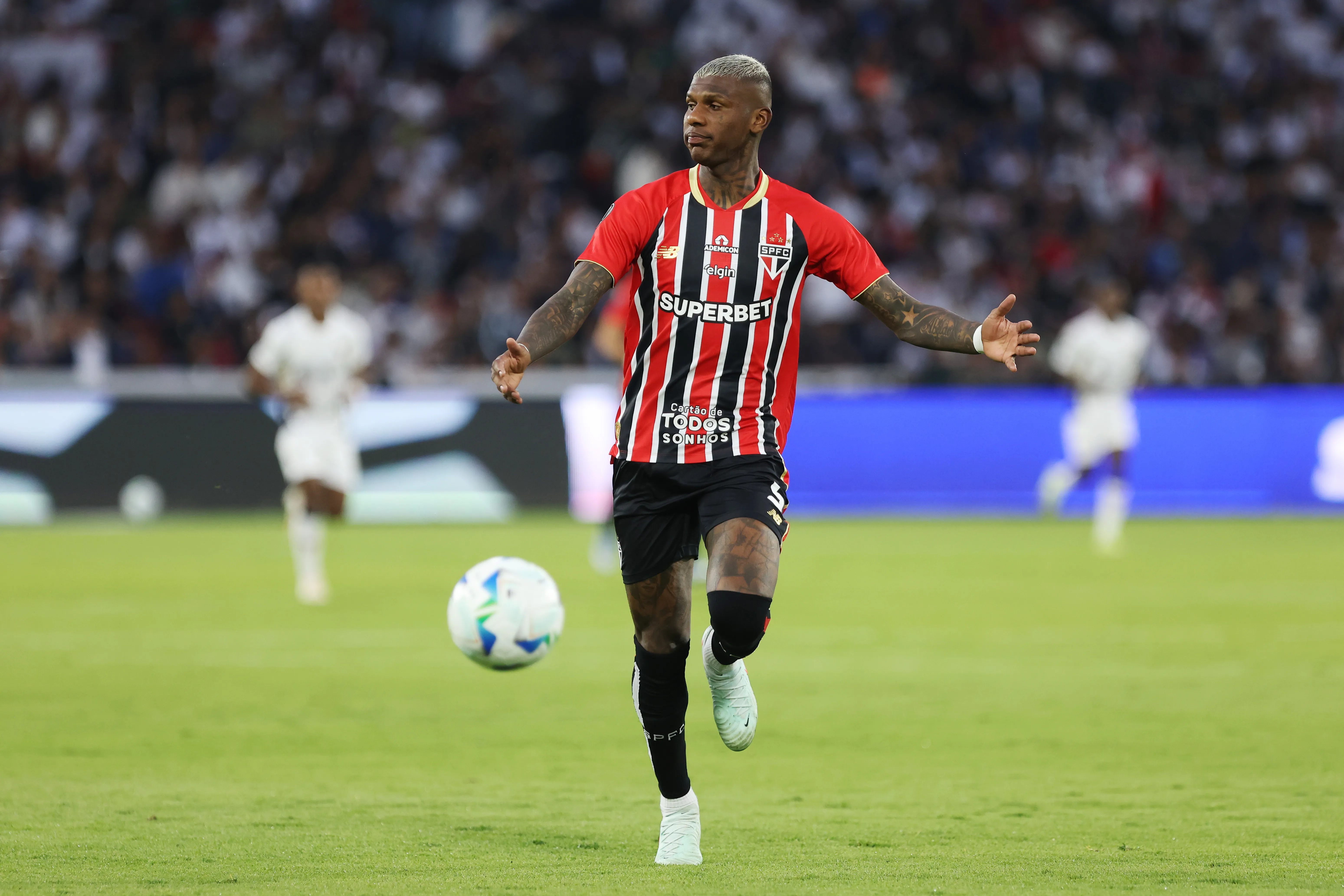 Robert Arboleda ya no entrena con el primer equipo de Sao Paulo. (Foto: GettyImages)