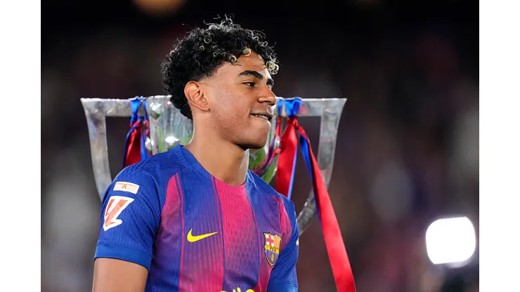 Lamine Yamal, atacante de FC Barcelona.