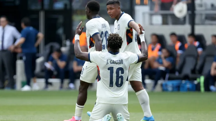 Última hora: Jugador de Ecuador salió con molestias y enciende alarmas