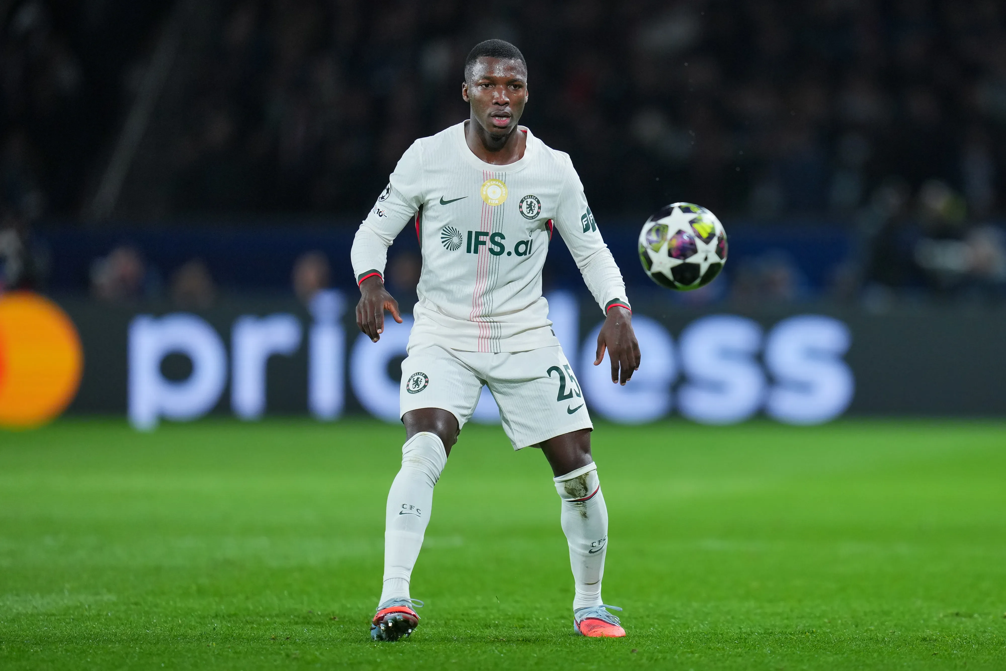 Moisés Caicedo es referente absoluto de Chelsea. (Foto: GettyImages)