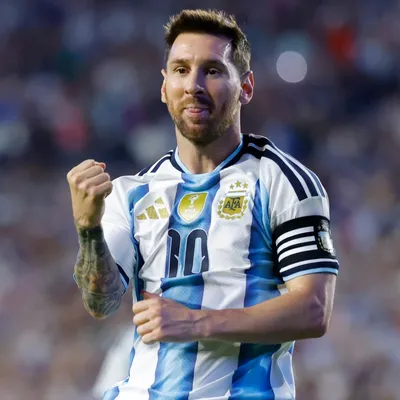 Solo dos futbolistas han jugado más partidos en selecciones que Messi