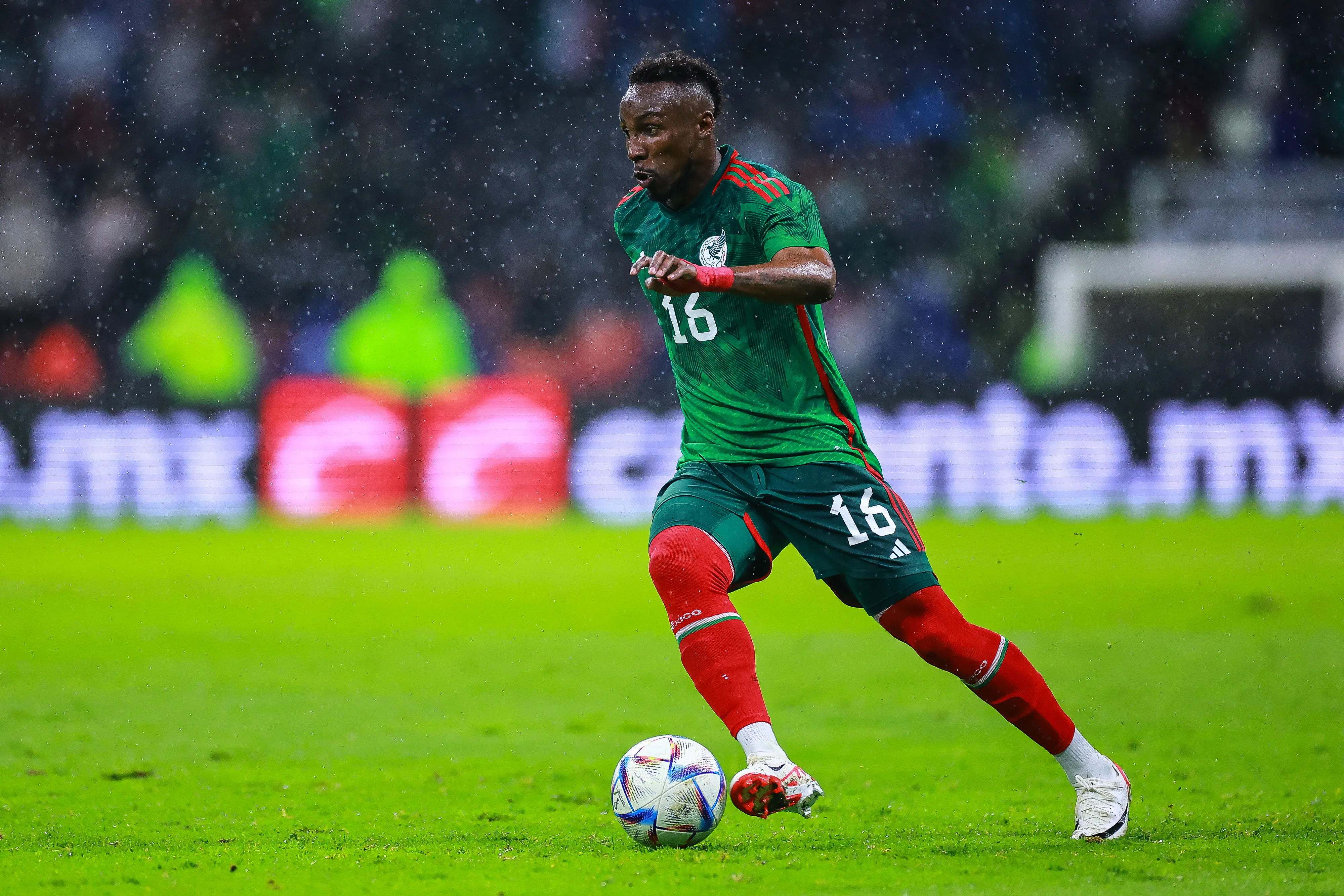Julian Quiñones debutó en el 2024 con México.