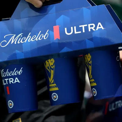 Esto cuestan una bolsa de agua y una cerveza en el Mundial 2026