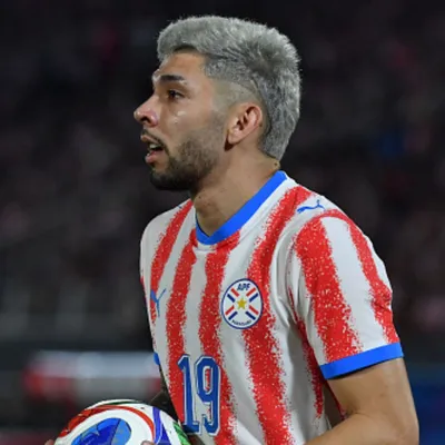Quién es Julio Enciso: perfil, edad, dónde juega y familia del delantero de Paraguay