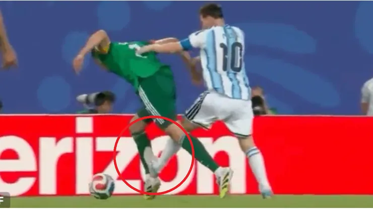 La patada de Messi en Argentina vs. Argelia.