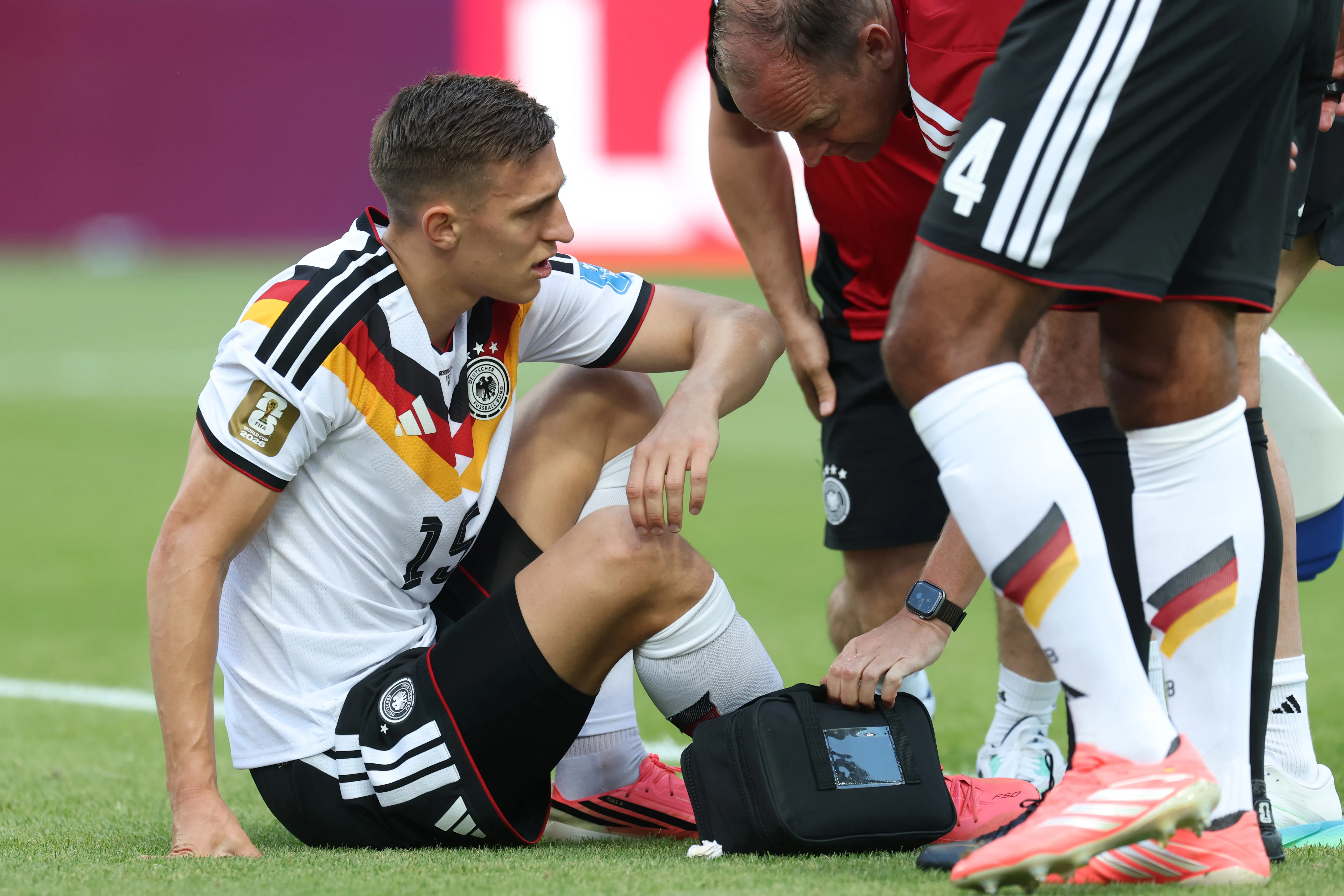 Nico Schlotterbeck salió lesionado. (Foto: GettyImages)