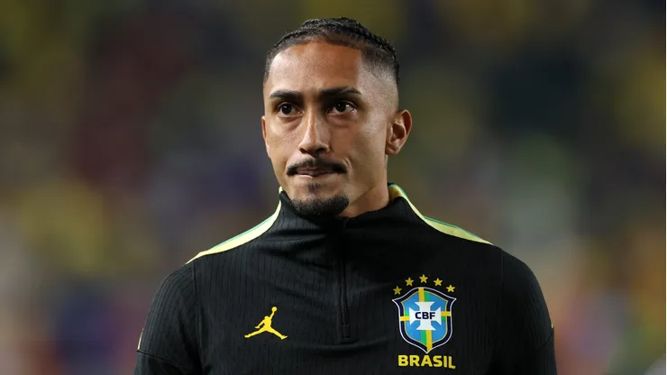 Vampeta dijo que Raphinha está analizando dejar Barcelona para jugar en Arabia Saudita para solucionar problemas económicos.
